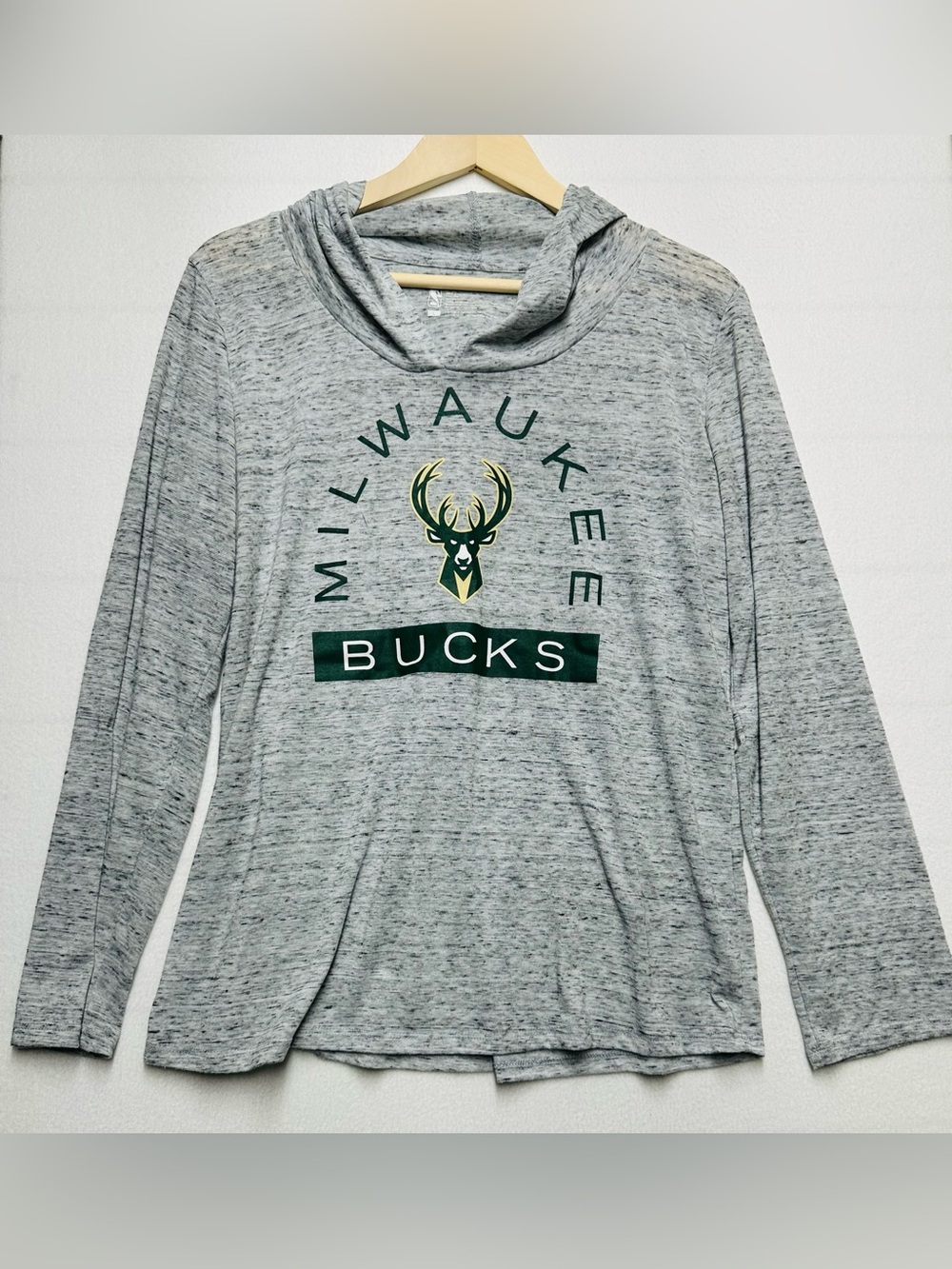 Milwaukee Bucks Gray Hooded Long Sleeve Tee – Men’s Large NBA Logo